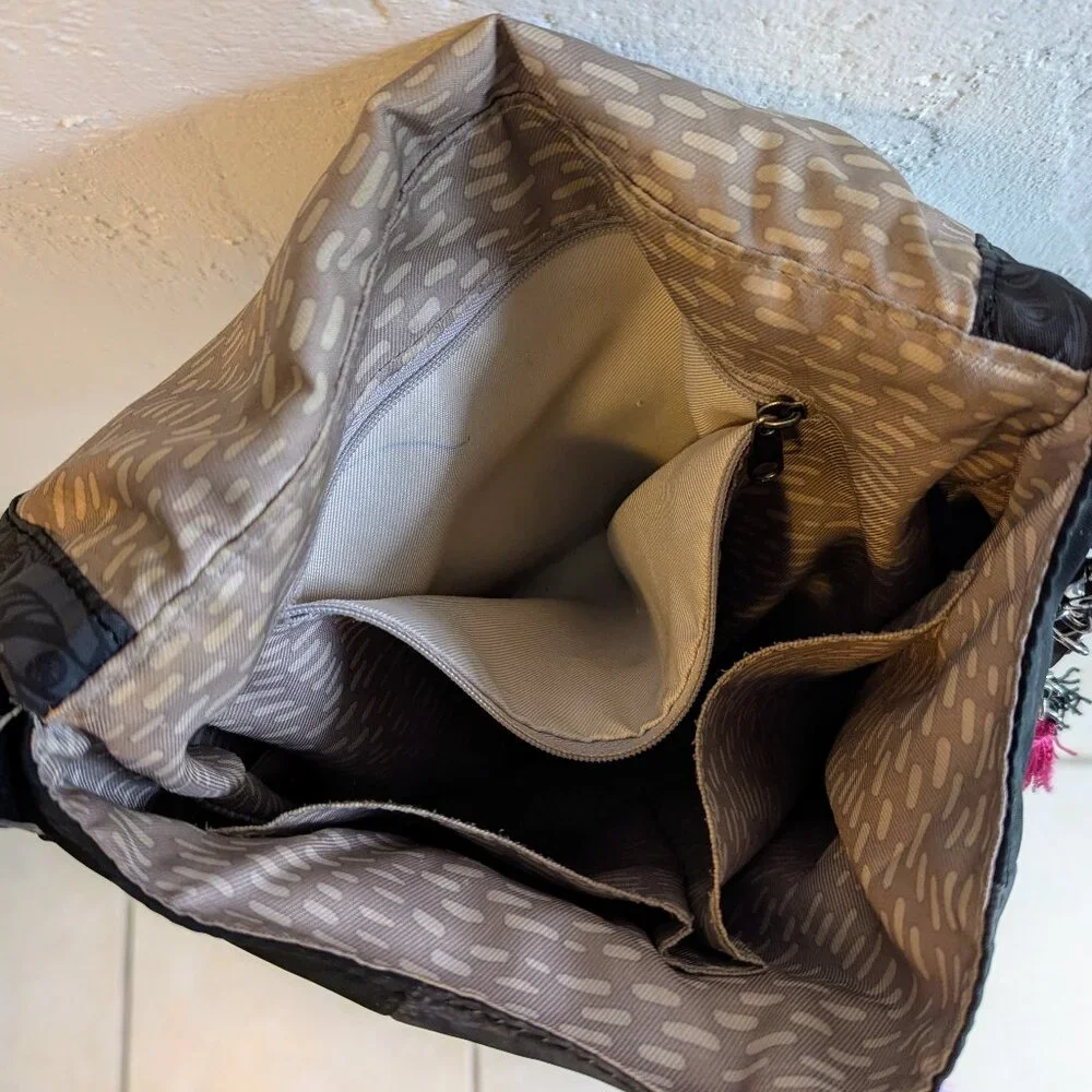 REDUCED Sakroots Eco-Twill Foldover Crossbody Charcoal/Black Spirit Desert - Picture 5 of 5